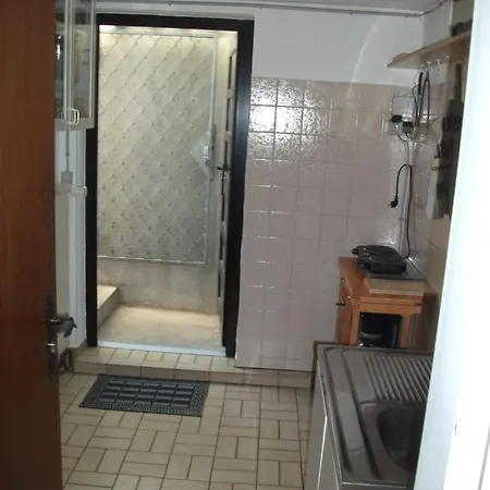 Helle große Souterrainwohnung mit eigenem Eingang Unterhaching Exterior foto