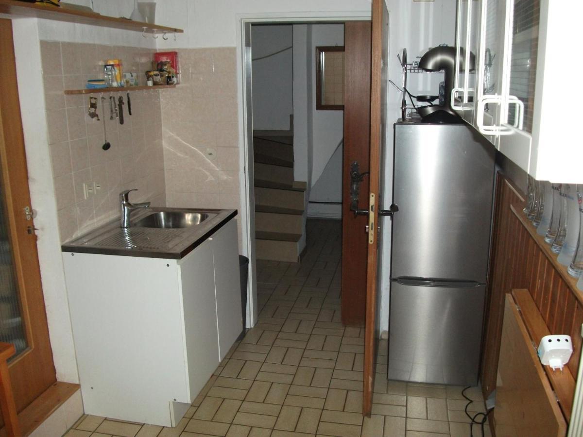Helle Grosse Souterrainwohnung Mit Eigenem Eingang * Unterhaching