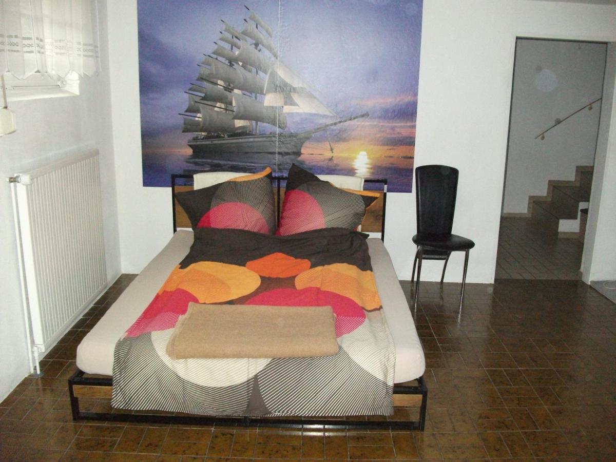 Appartement Helle Grosse Souterrainwohnung Mit Eigenem Eingang *